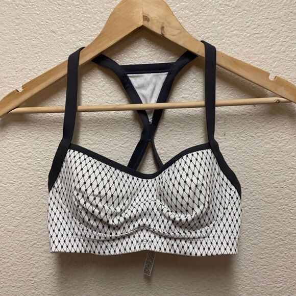 Victoria’s Secret Sports Bra 32C - Picture 1 of 4